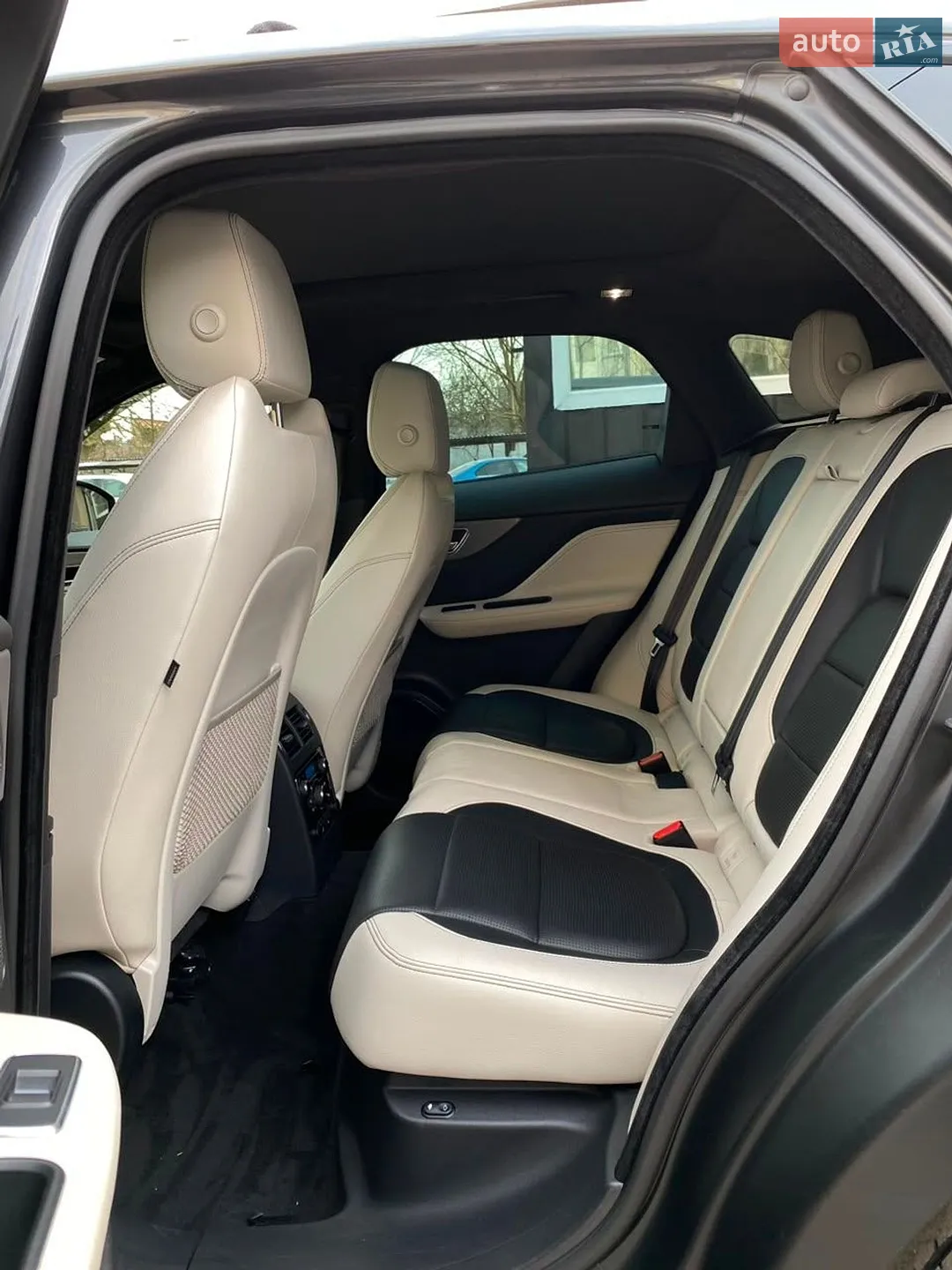 2018 Jaguar F-Pace - мініатюра 33