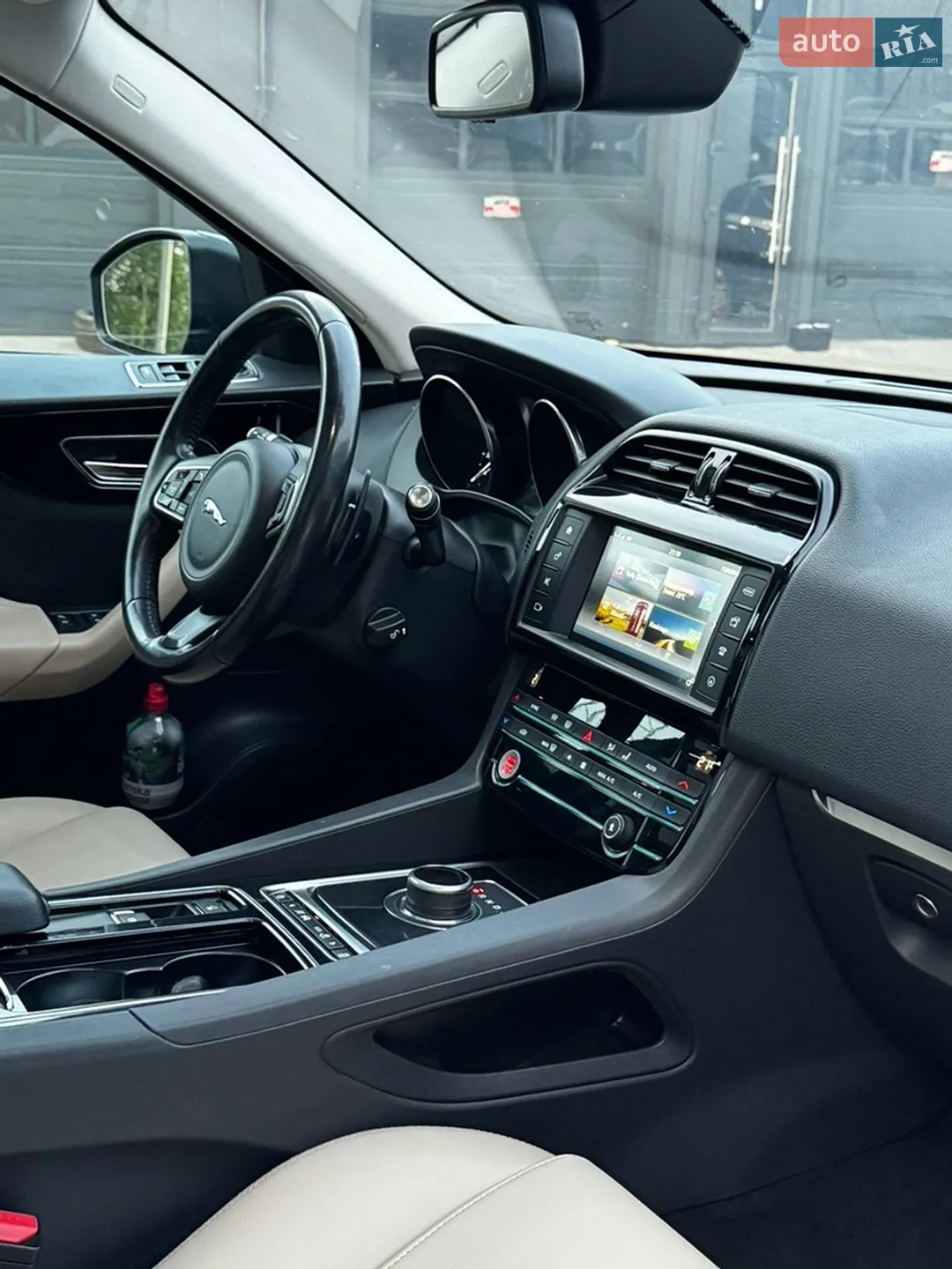 2018 Jaguar F-Pace - мініатюра 32