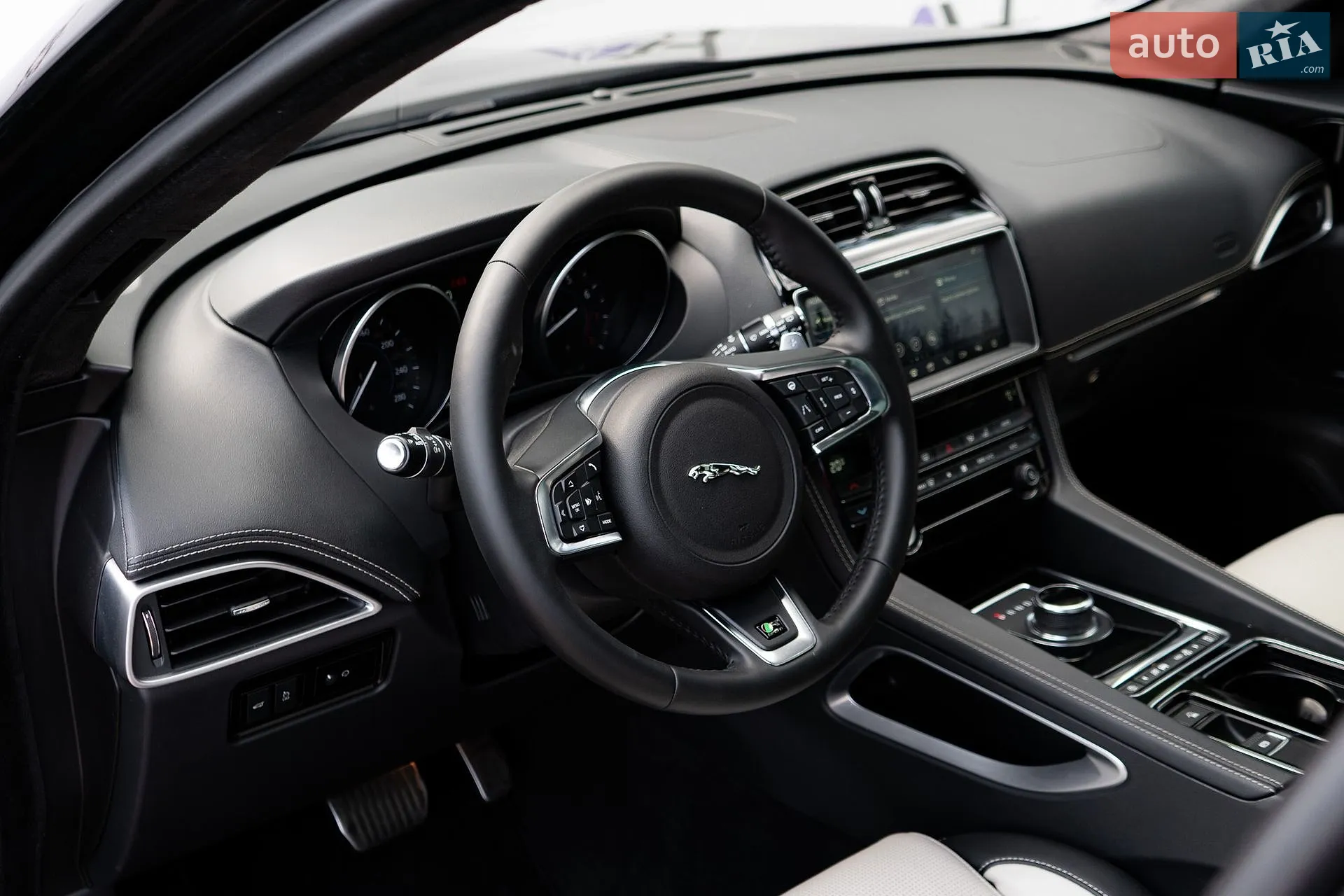 2019 Jaguar F-Pace - мініатюра 22
