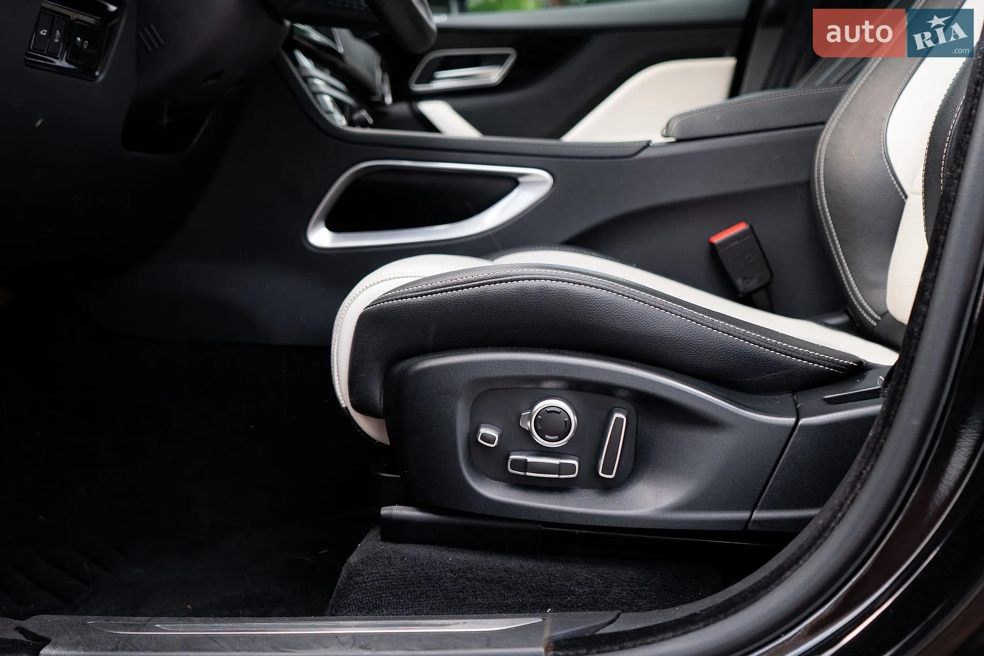 2019 Jaguar F-Pace - мініатюра 25