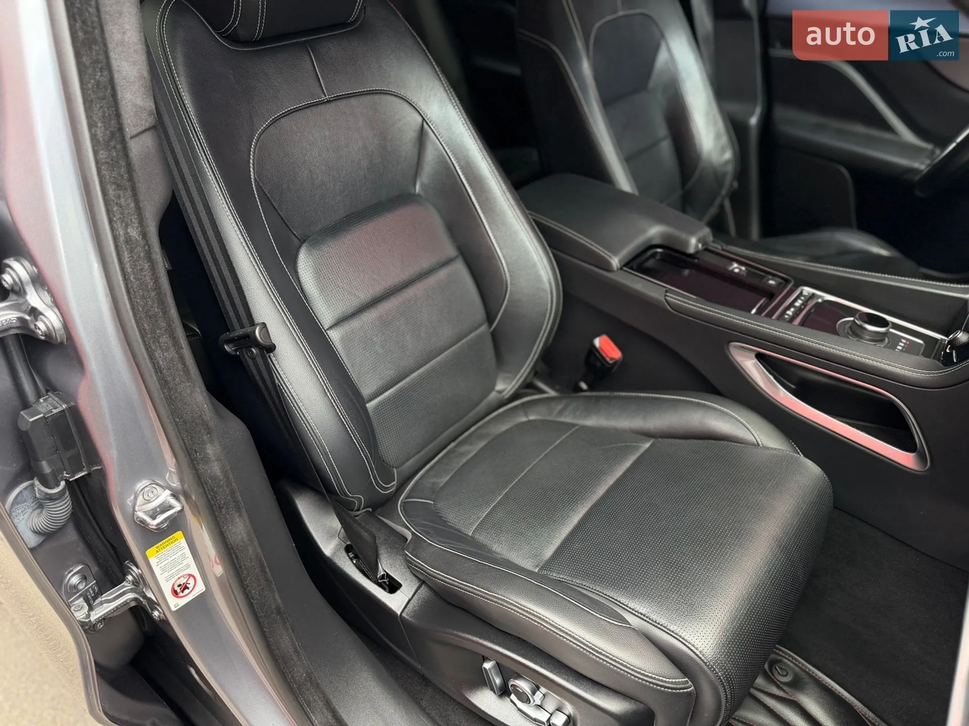 2019 Jaguar F-Pace - мініатюра 33