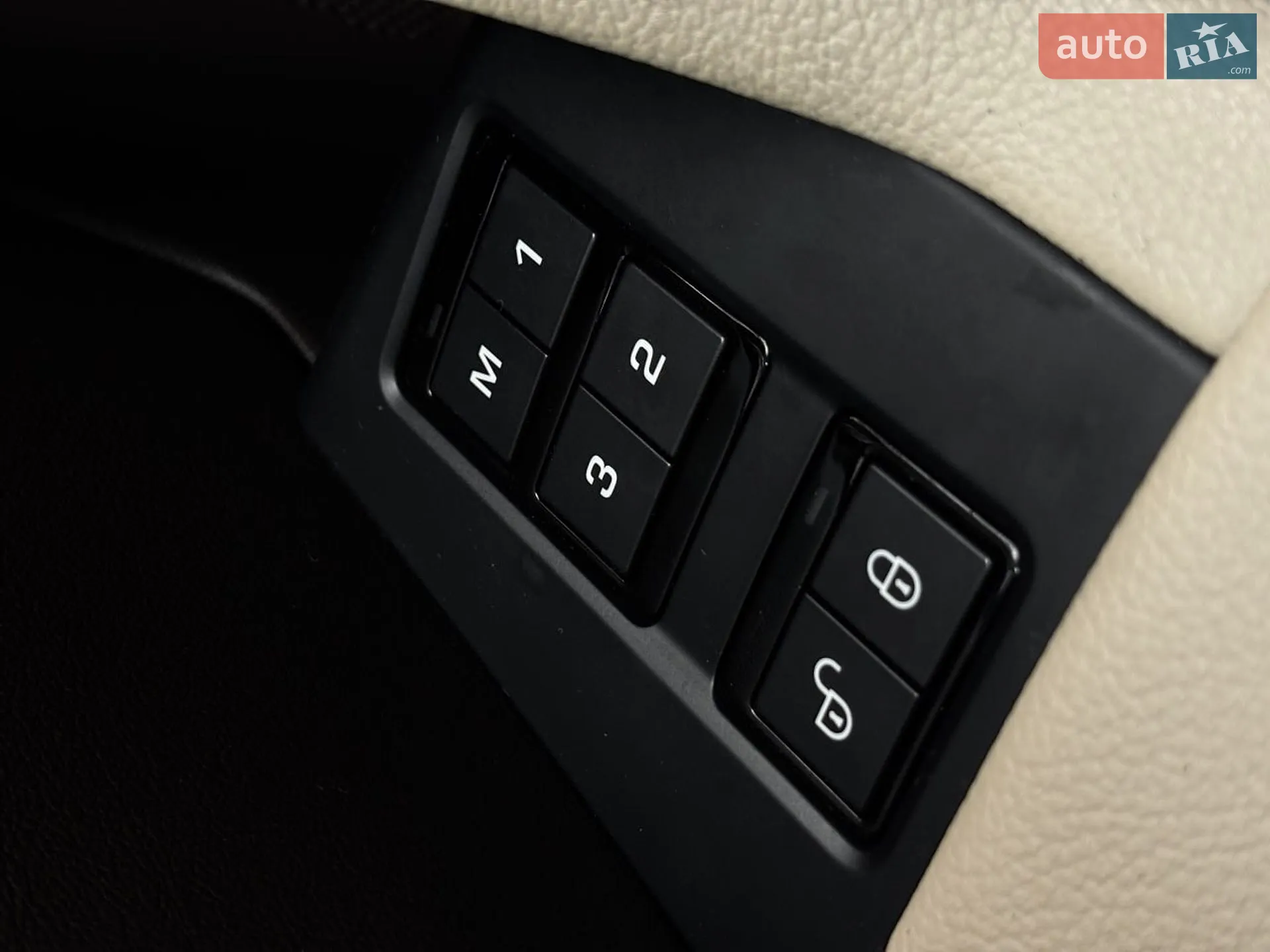 2016 Jaguar F-Pace - мініатюра 28