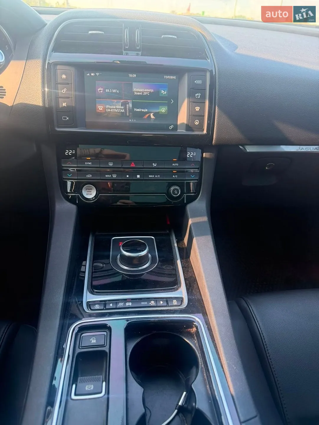 2017 Jaguar F-Pace - мініатюра 10