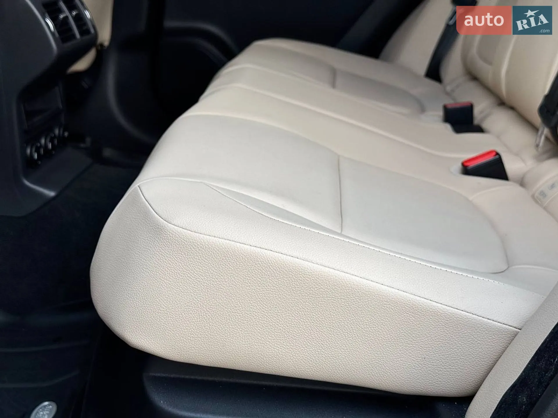 2017 Jaguar F-Pace - мініатюра 24