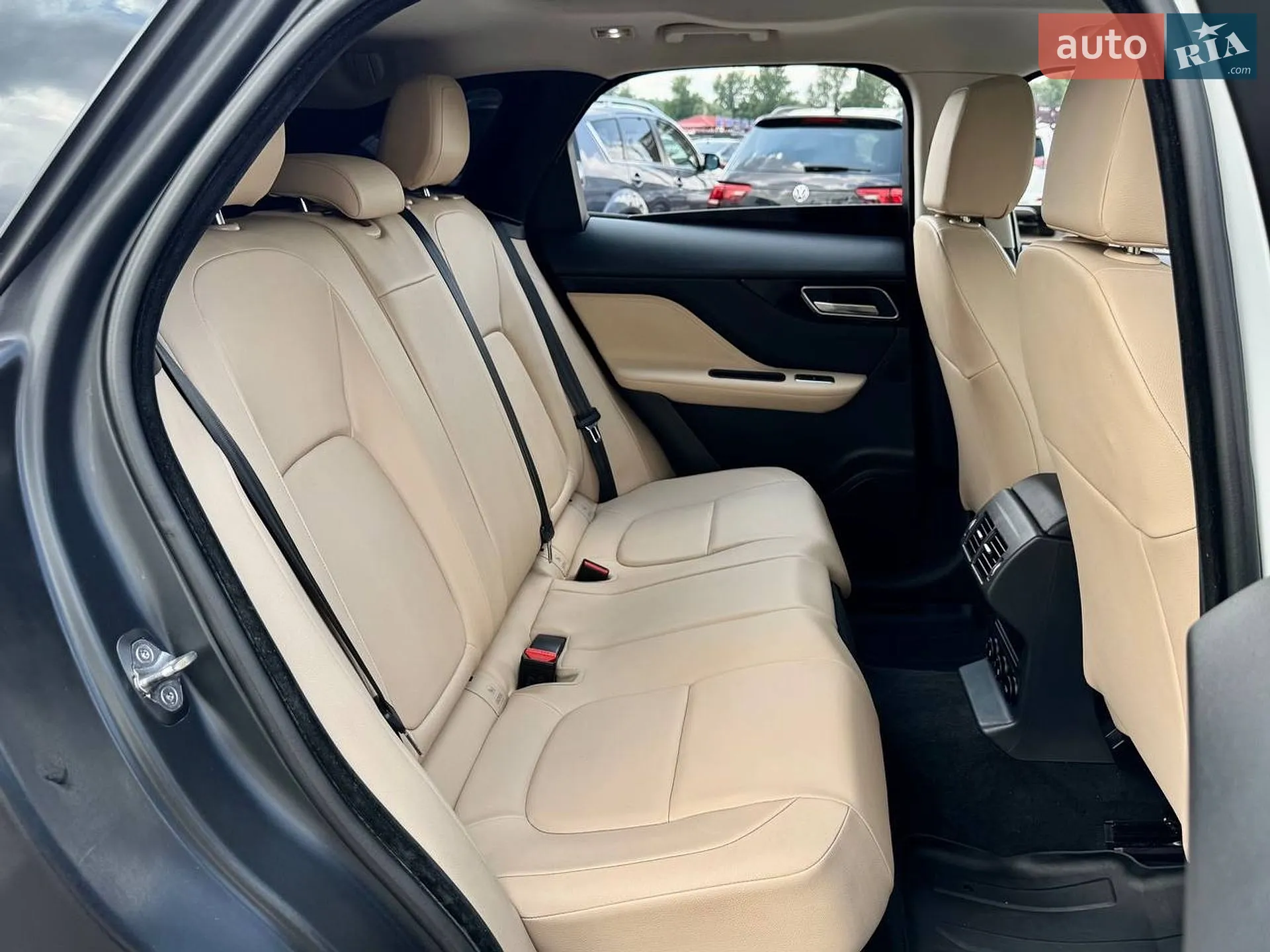 2017 Jaguar F-Pace - мініатюра 28