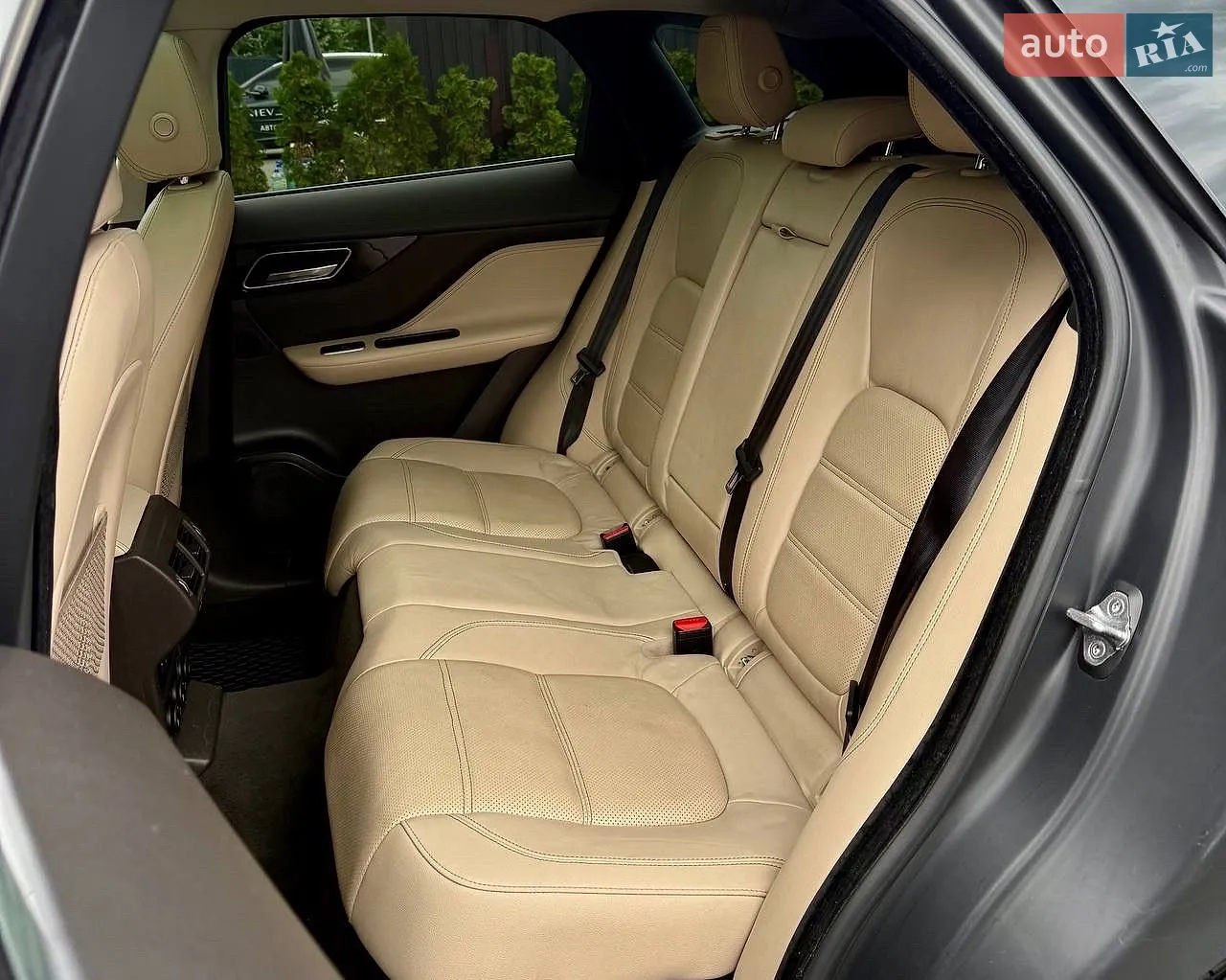 2017 Jaguar F-Pace - мініатюра 38