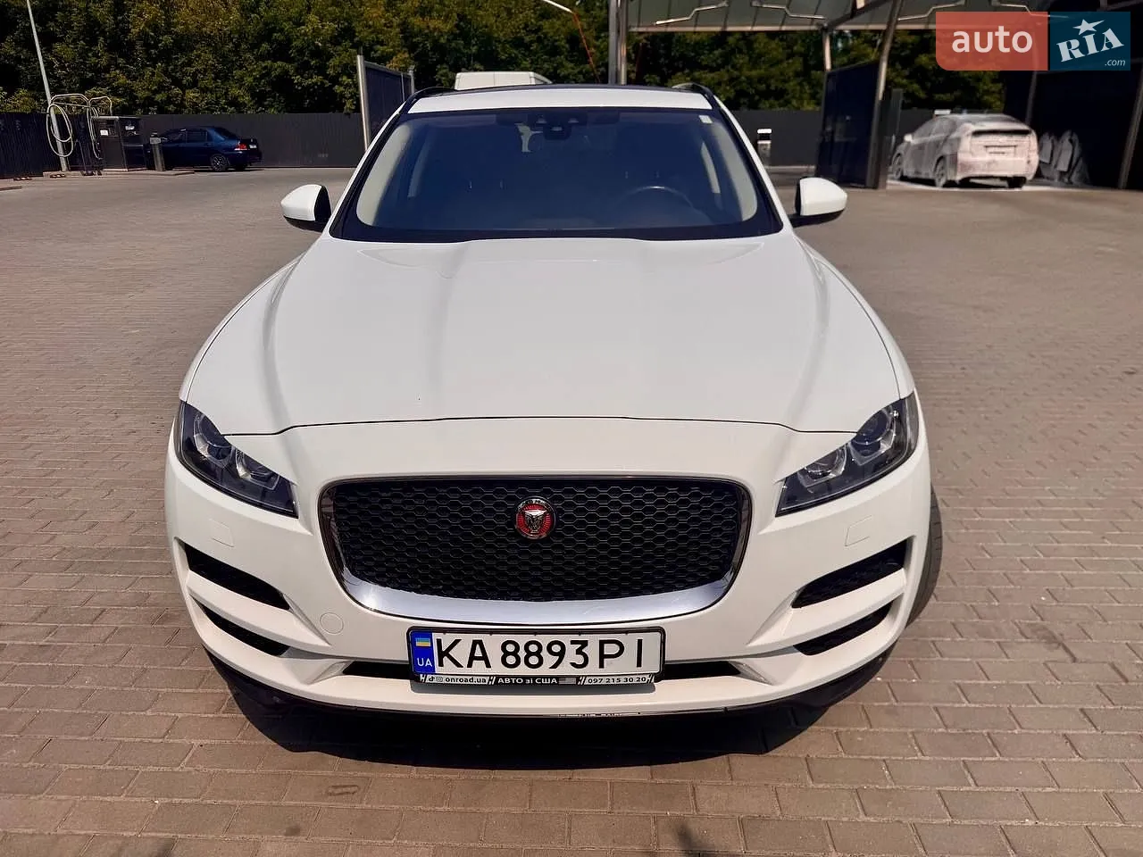 2017 Jaguar F-Pace - мініатюра 3