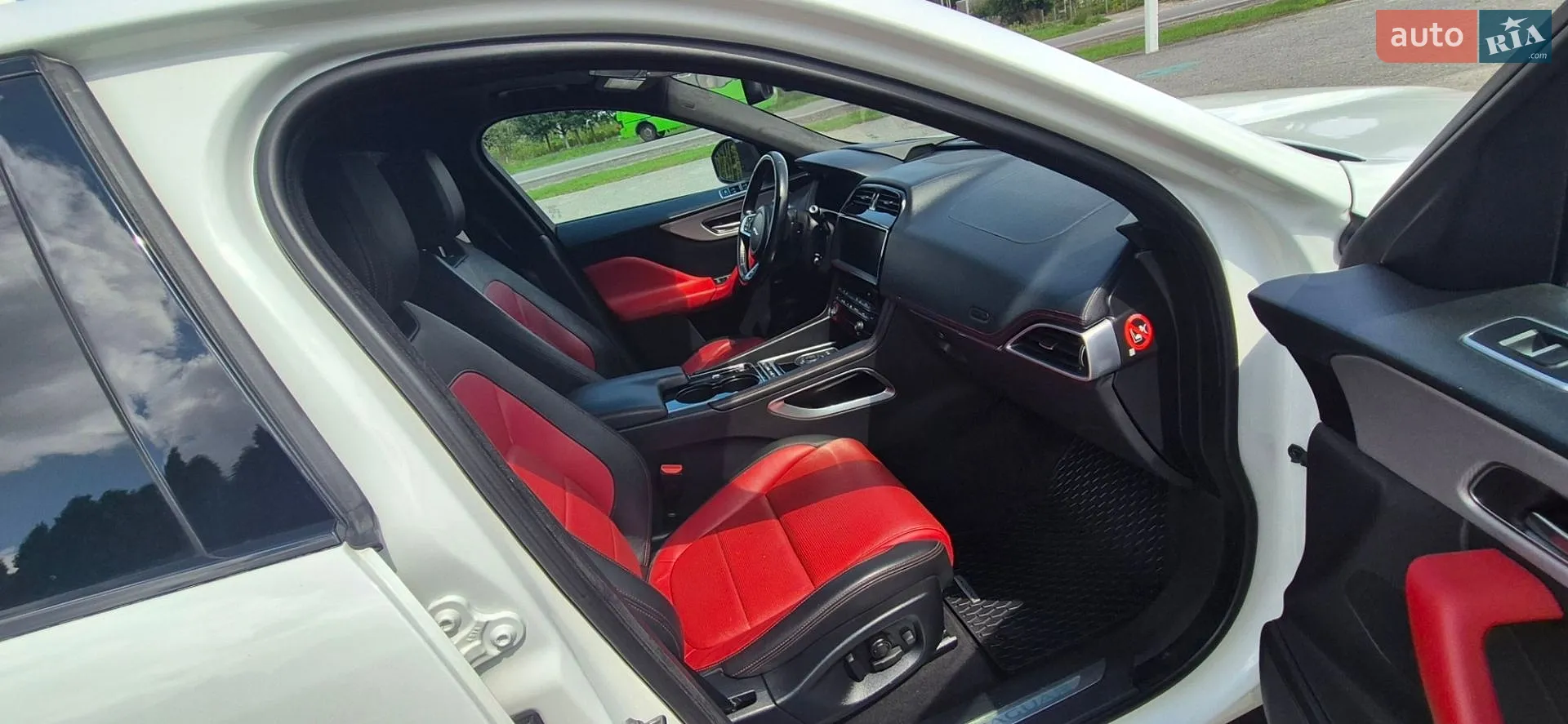 2017 Jaguar F-Pace - мініатюра 18