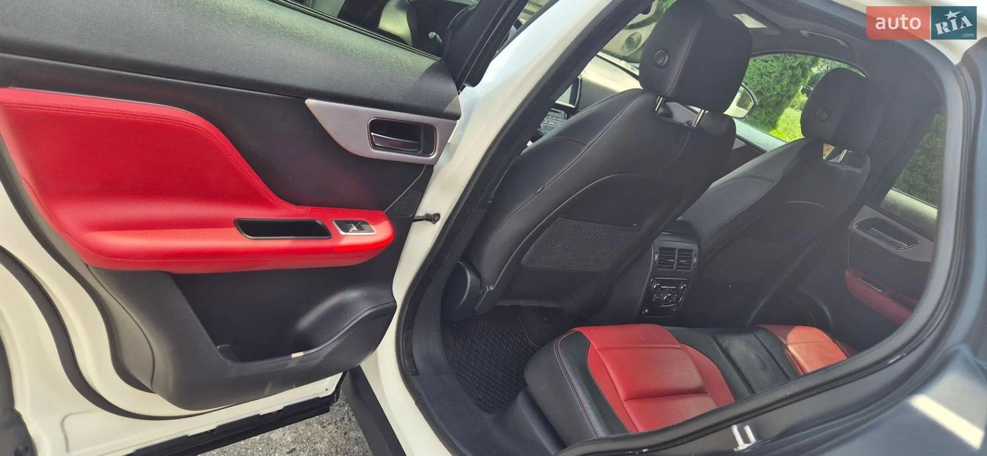 2017 Jaguar F-Pace - мініатюра 25