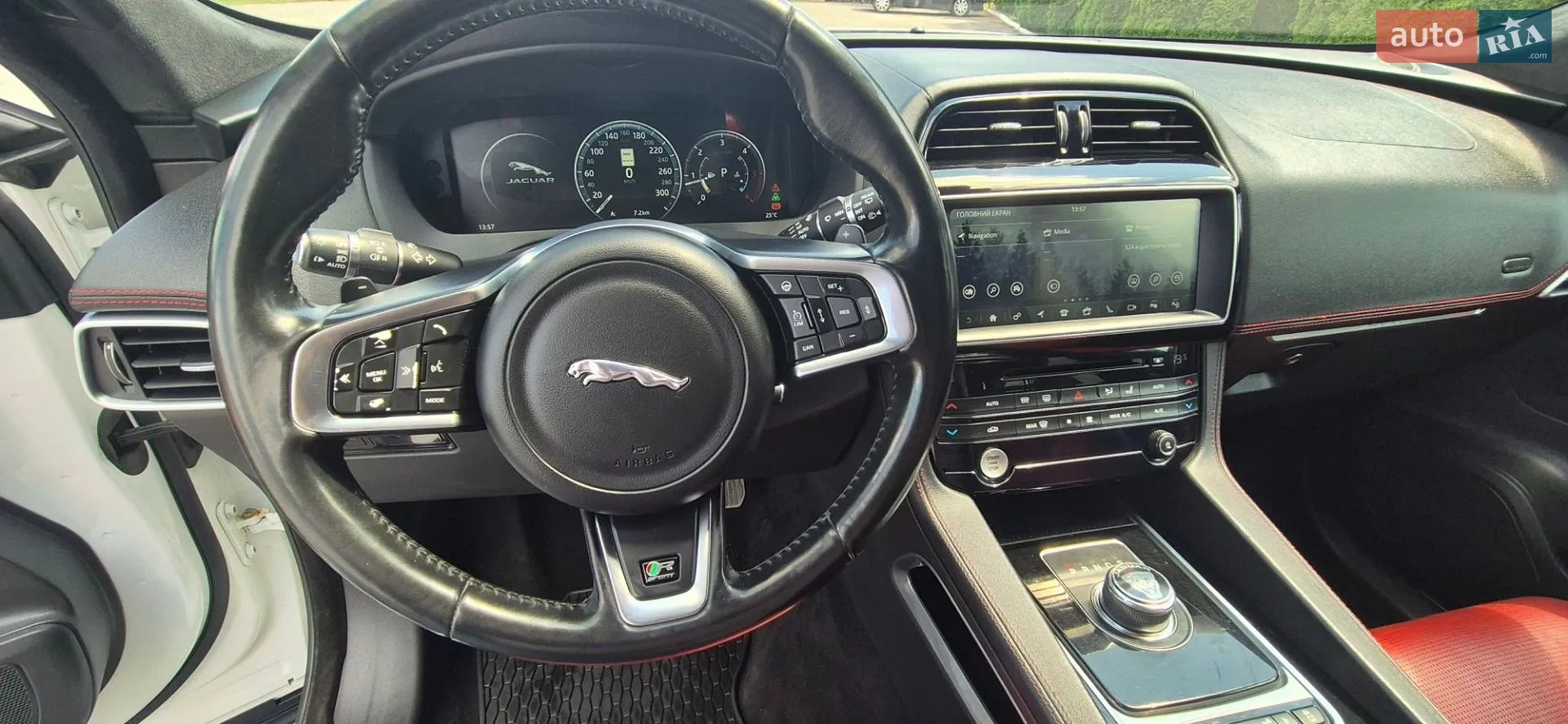 2017 Jaguar F-Pace - мініатюра 34