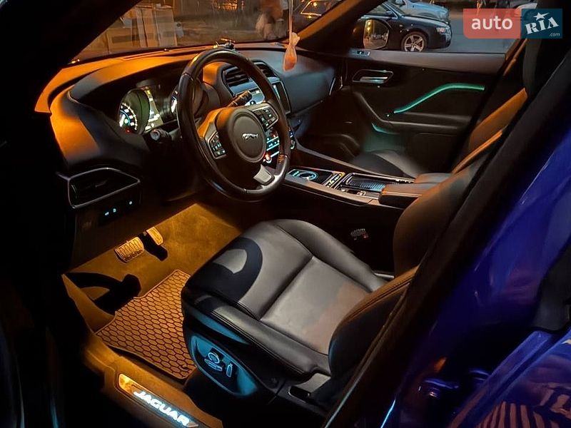 Внедорожник / Кроссовер Jaguar F-Pace 2019 в Киеве
