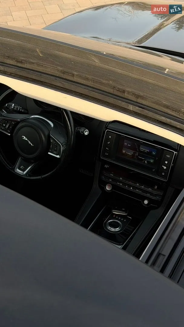 2016 Jaguar F-Pace - мініатюра 32