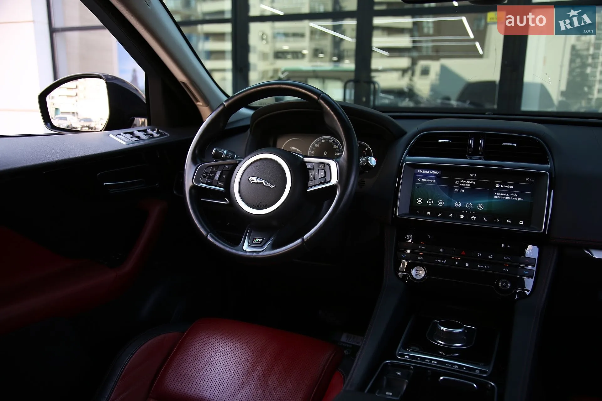 2017 Jaguar F-Pace - мініатюра 11