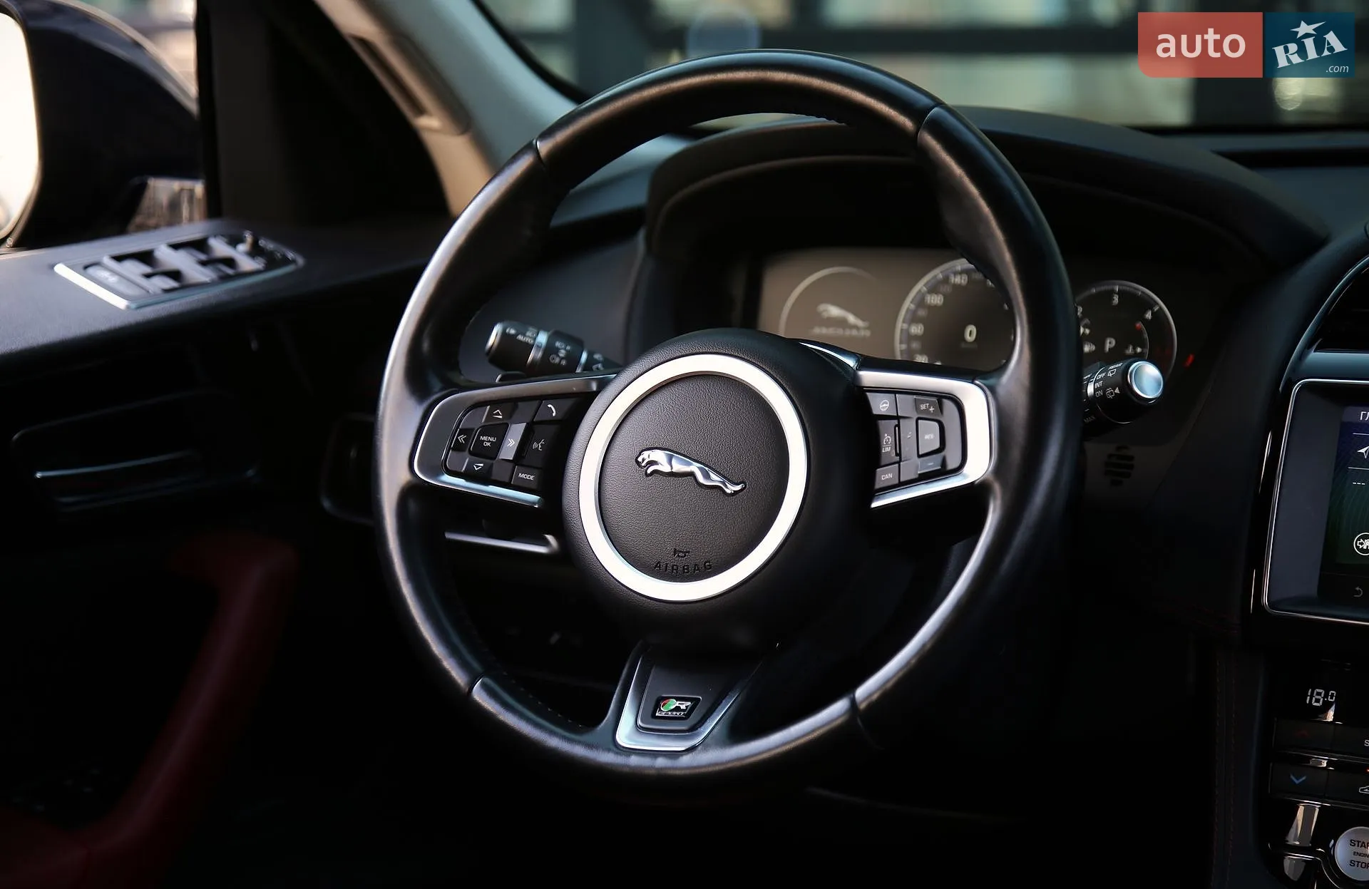 2017 Jaguar F-Pace - мініатюра 14