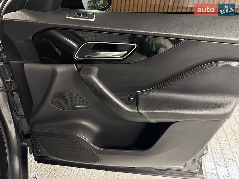 Внедорожник / Кроссовер Jaguar F-Pace 2016 в Киеве