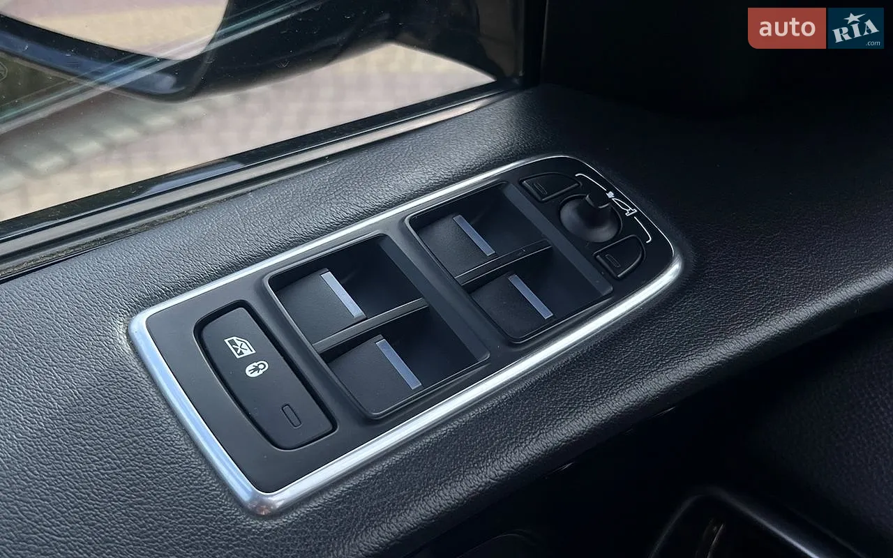 2016 Jaguar F-Pace - мініатюра 23
