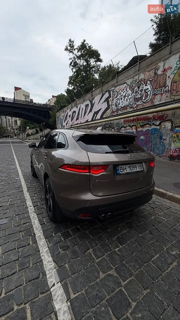 2016 Jaguar F-Pace - мініатюра 3