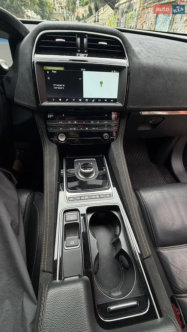 2016 Jaguar F-Pace - мініатюра 22