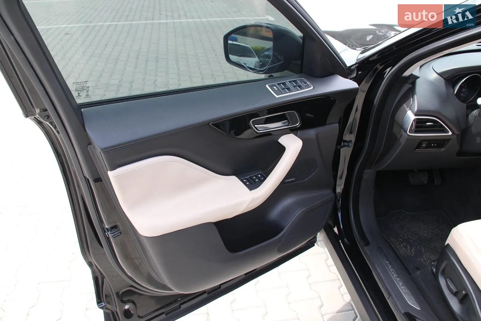 2016 Jaguar F-Pace - мініатюра 18