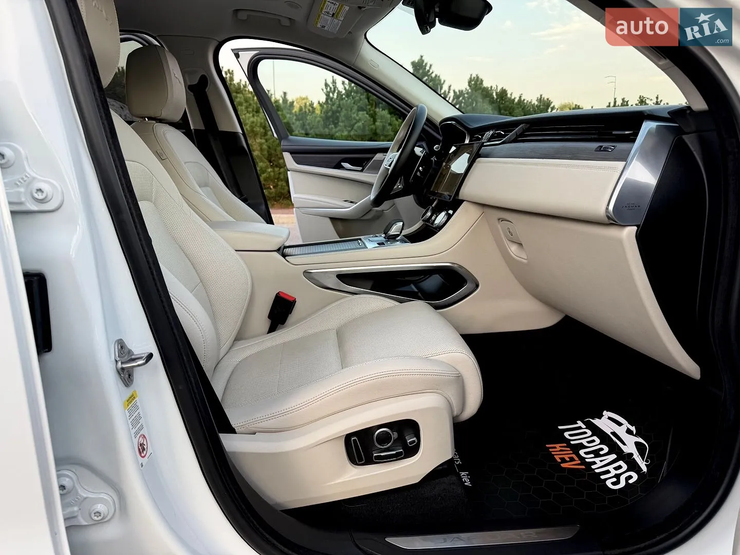 2022 Jaguar F-Pace - мініатюра 37