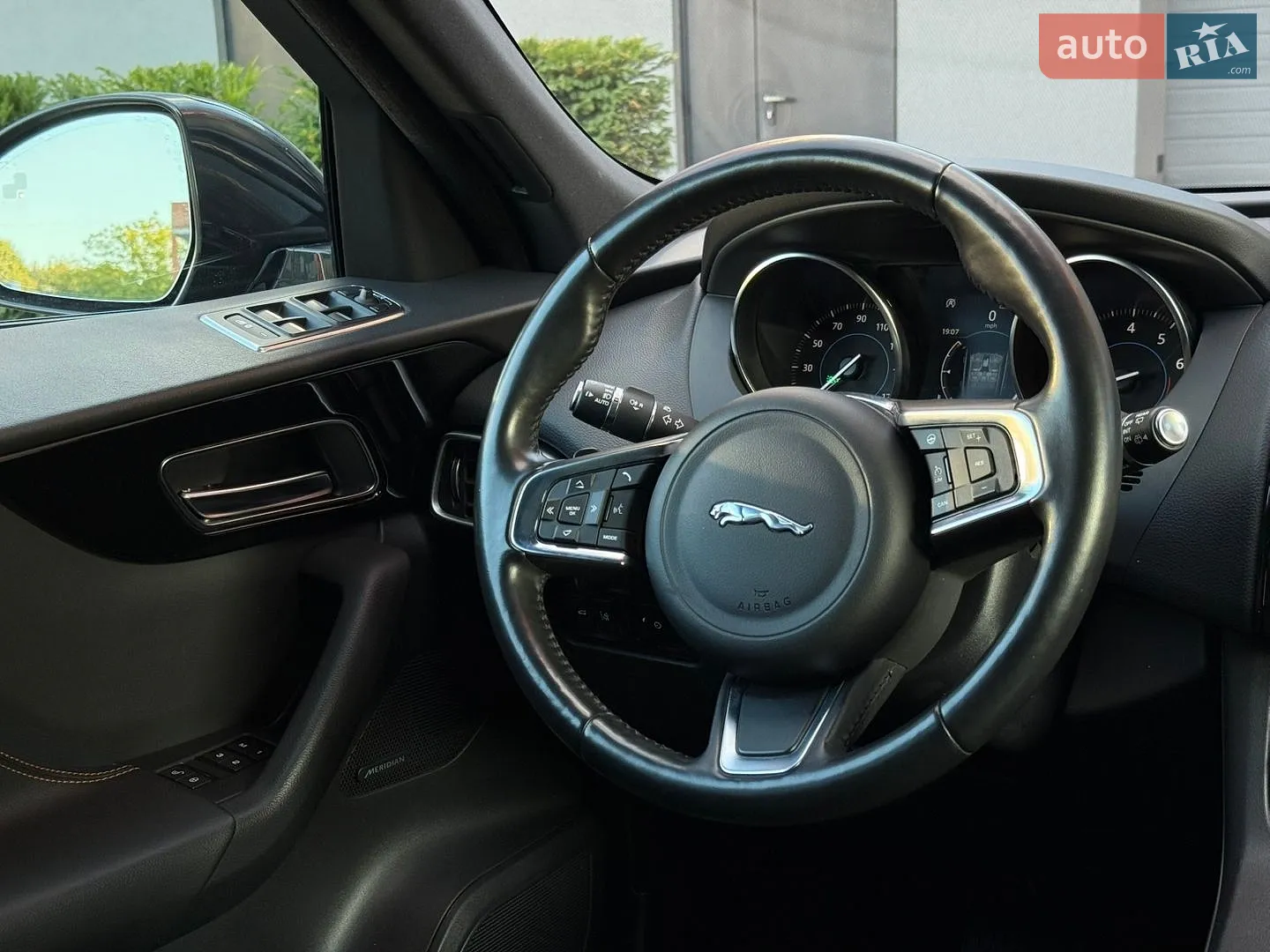 2018 Jaguar F-Pace - мініатюра 22