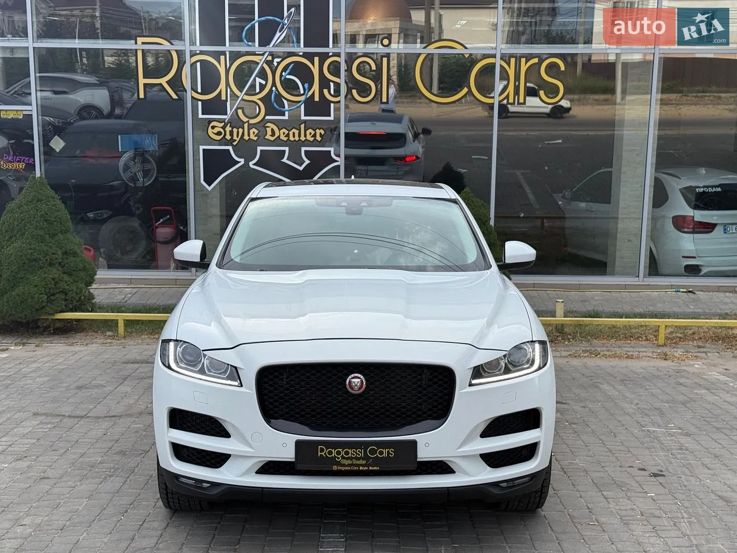 2016 Jaguar F-Pace - мініатюра 2