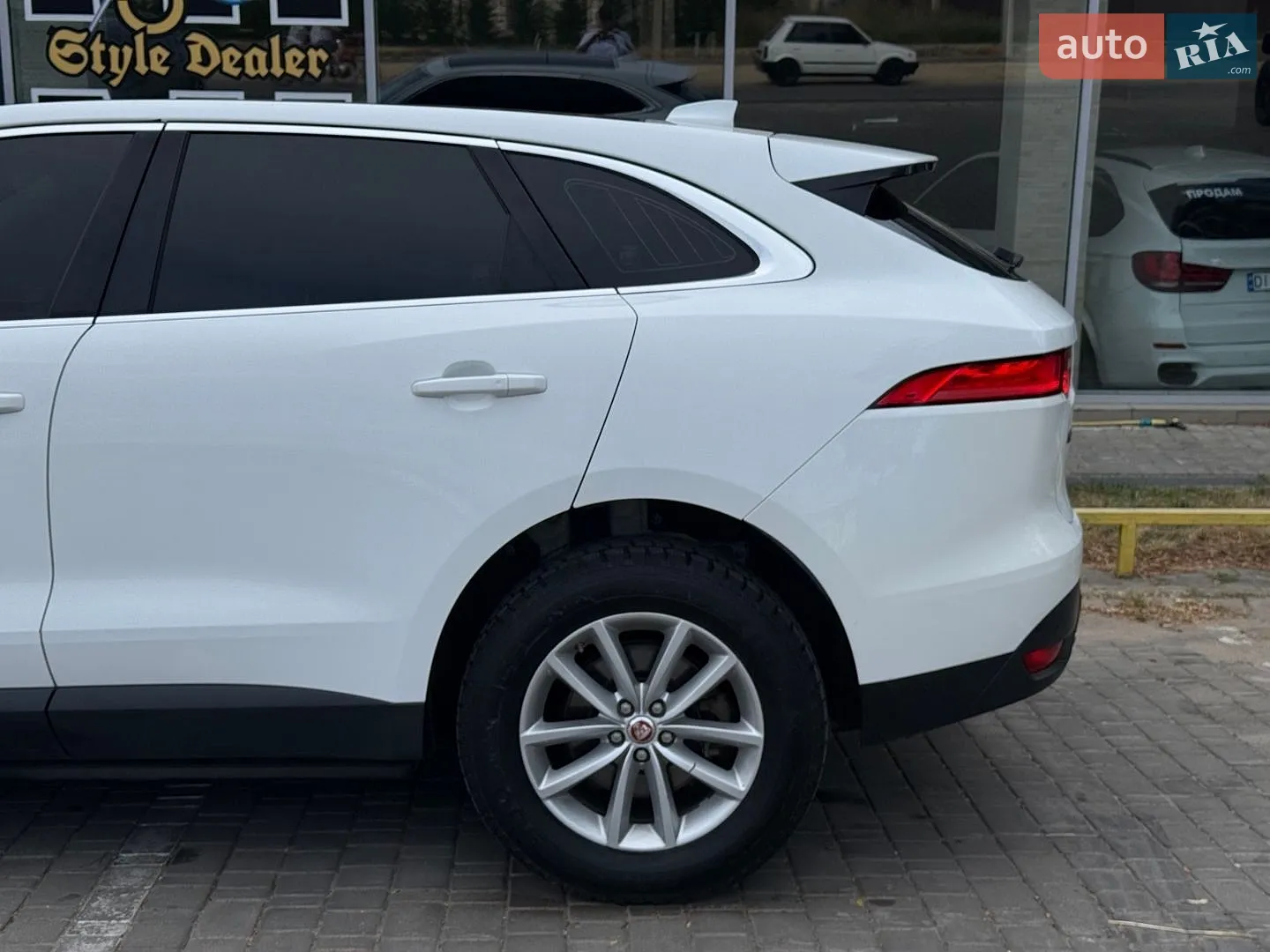 2016 Jaguar F-Pace - мініатюра 10