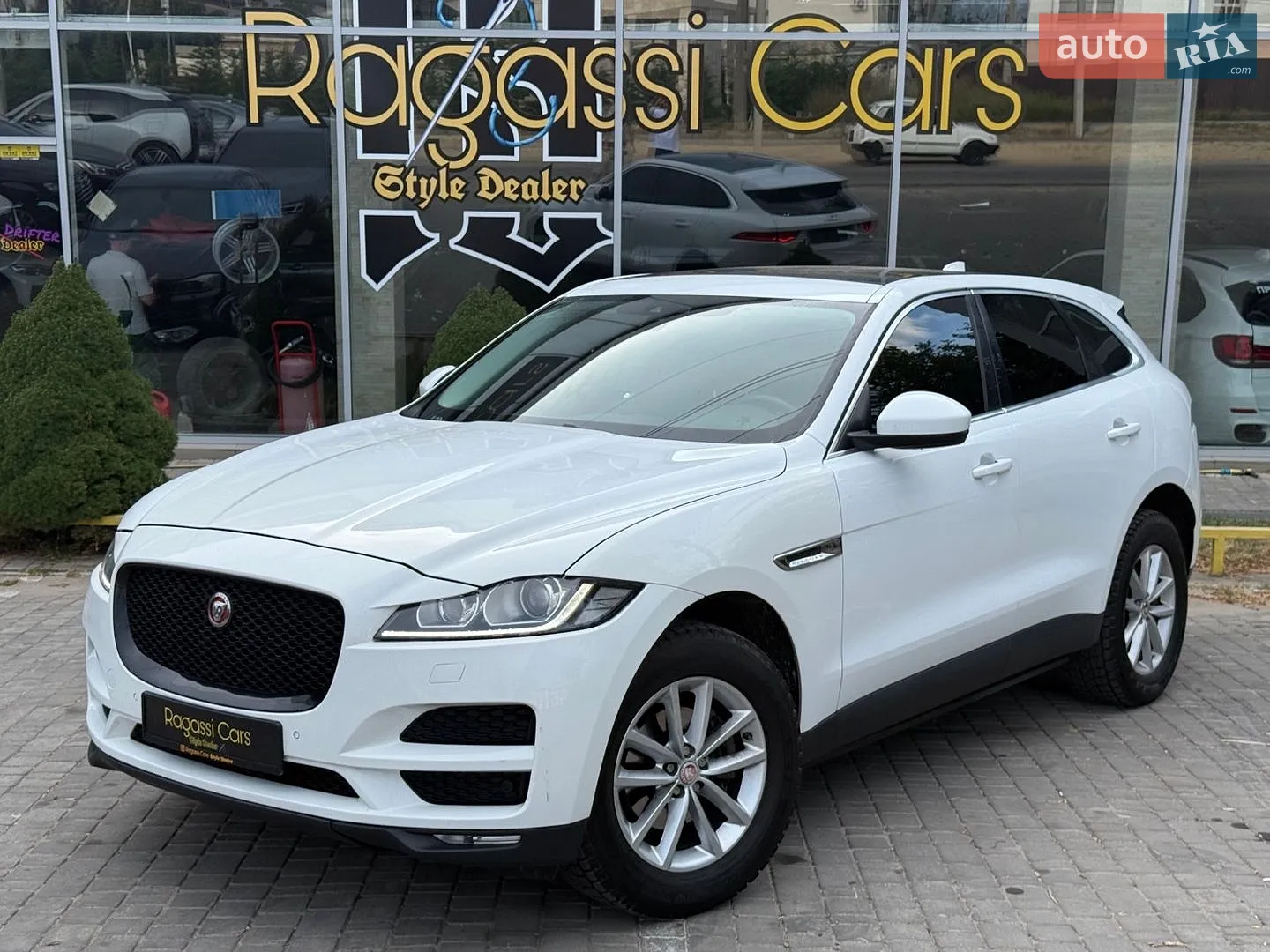 2016 Jaguar F-Pace - мініатюра 3