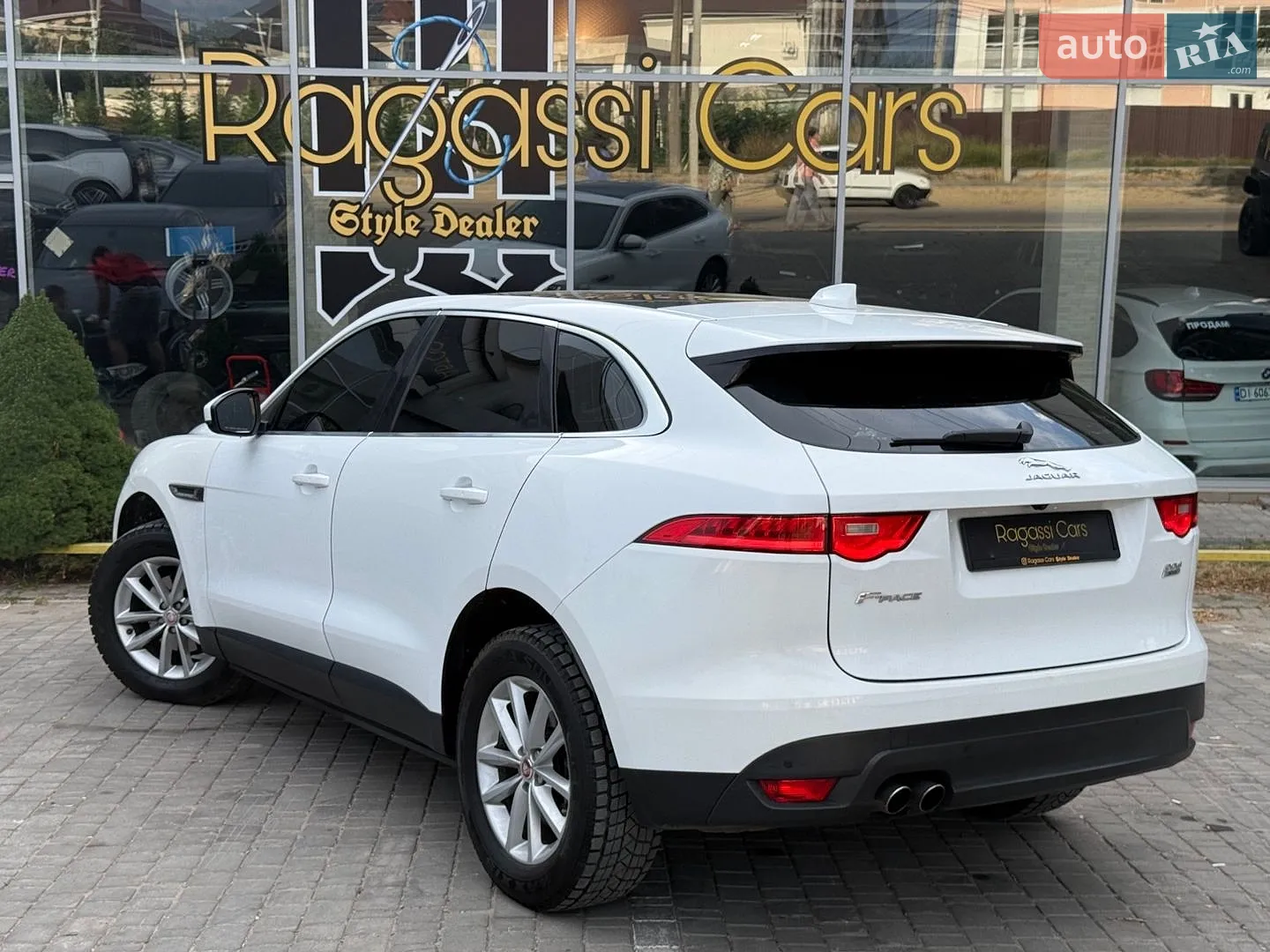 2016 Jaguar F-Pace - мініатюра 4