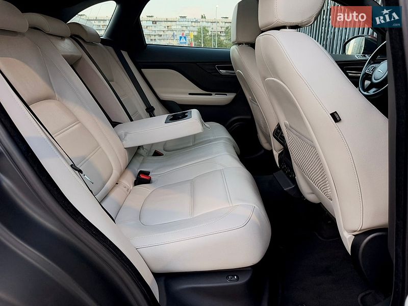 Позашляховик / Кросовер Jaguar F-Pace 2016 в Києві