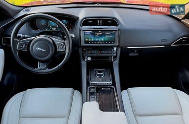 Позашляховик / Кросовер Jaguar F-Pace 2016 в Києві