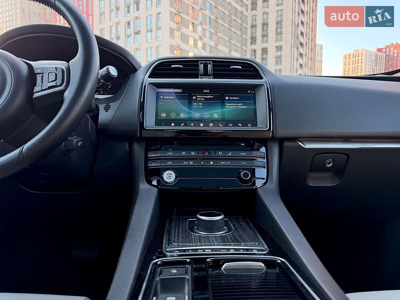 Позашляховик / Кросовер Jaguar F-Pace 2016 в Києві