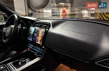 Внедорожник / Кроссовер Jaguar F-Pace 2017 в Киеве