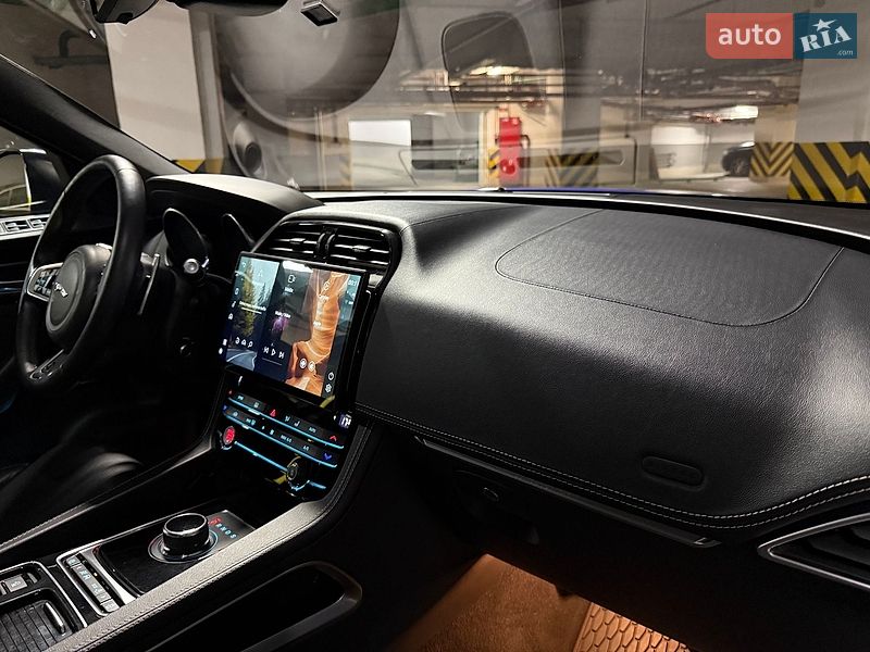 Внедорожник / Кроссовер Jaguar F-Pace 2017 в Киеве