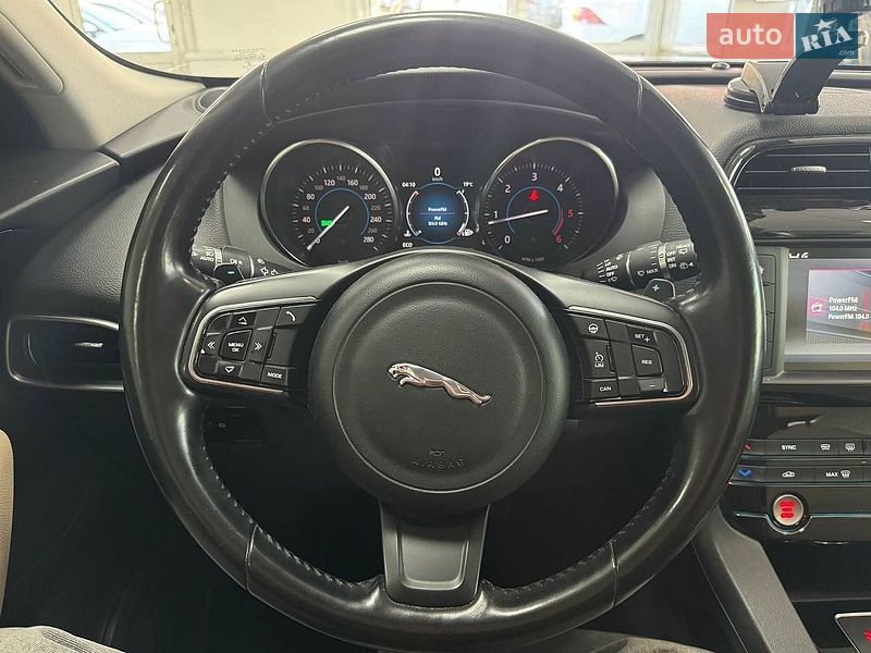 Внедорожник / Кроссовер Jaguar F-Pace 2016 в Киеве