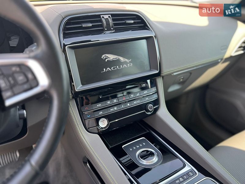 Внедорожник / Кроссовер Jaguar F-Pace 2016 в Киеве