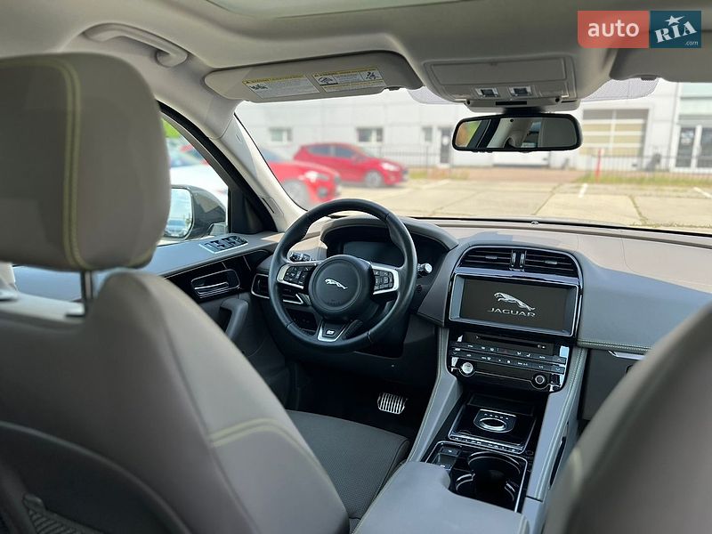 Внедорожник / Кроссовер Jaguar F-Pace 2016 в Киеве