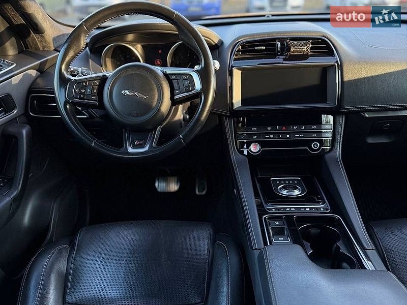 Позашляховик / Кросовер Jaguar F-Pace 2019 в Києві