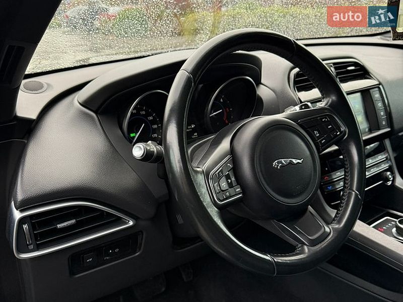 Внедорожник / Кроссовер Jaguar F-Pace 2016 в Хмельницком