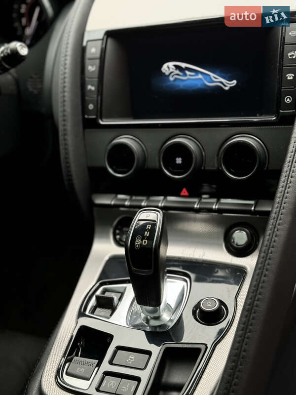 Купе Jaguar F-Type 2015 в Киеве