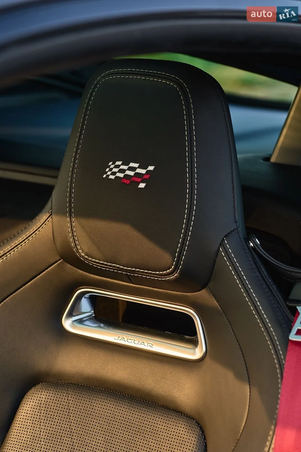 2019 Jaguar F-Type - мініатюра 29