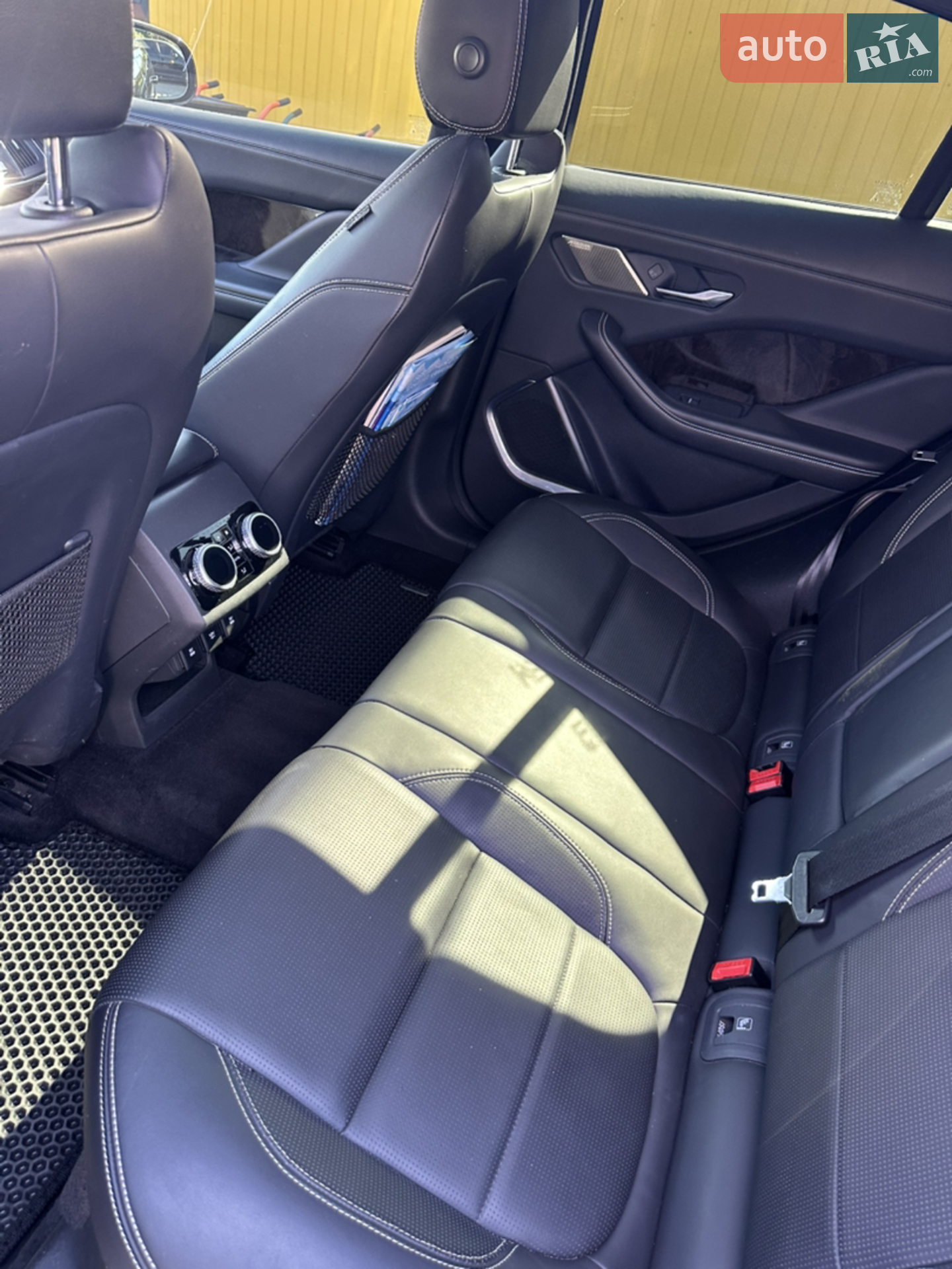 2019 Jaguar I-Pace - мініатюра 12