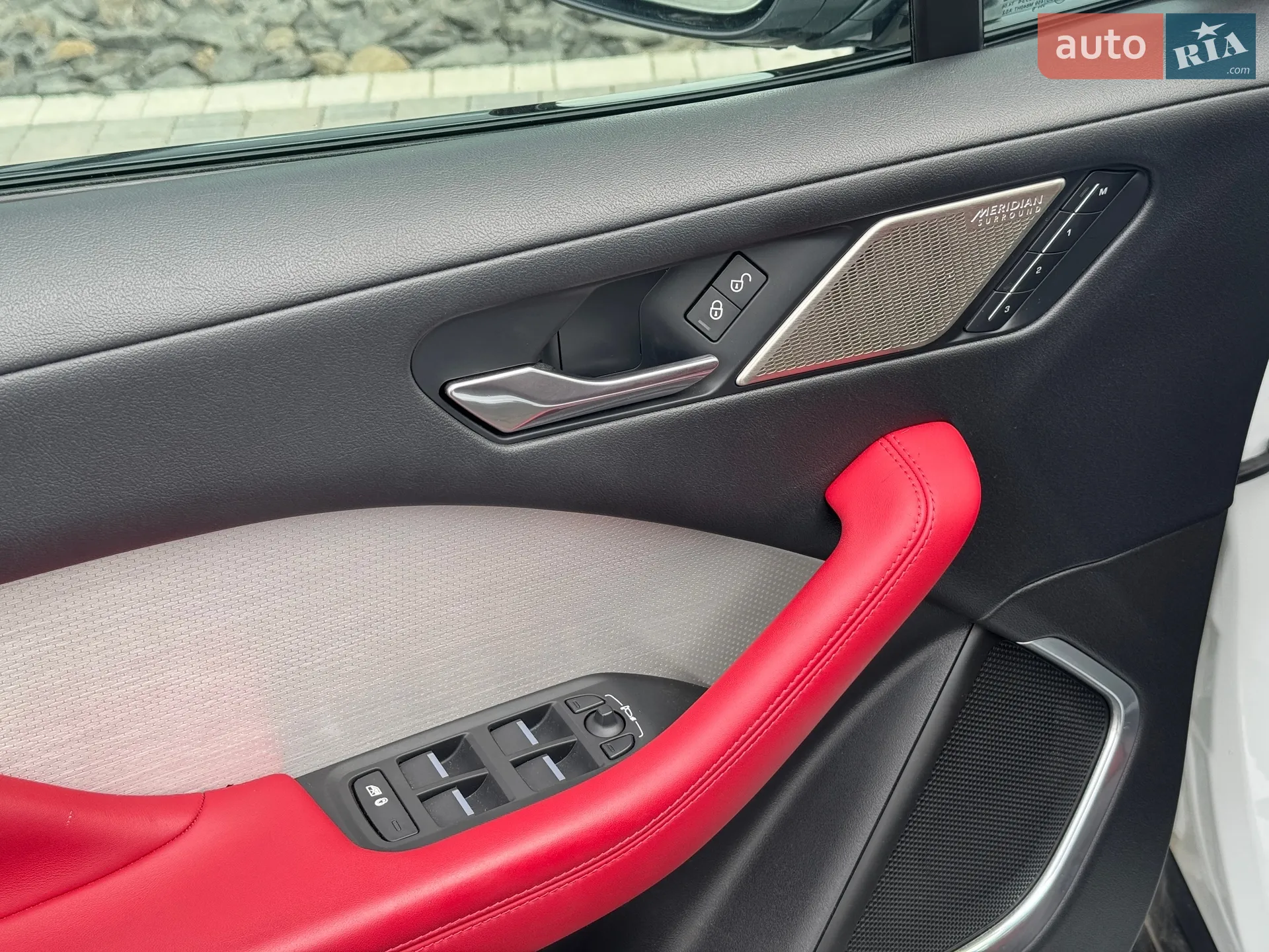 2019 Jaguar I-Pace - мініатюра 12