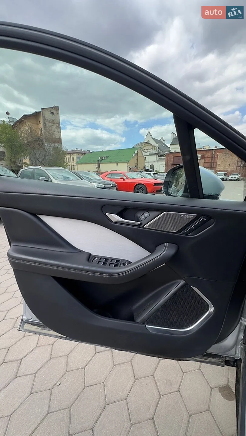 2019 Jaguar I-Pace - мініатюра 16