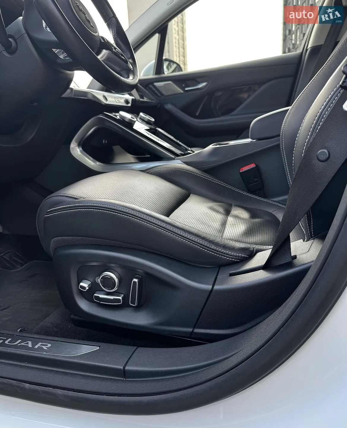 2019 Jaguar I-Pace - мініатюра 8
