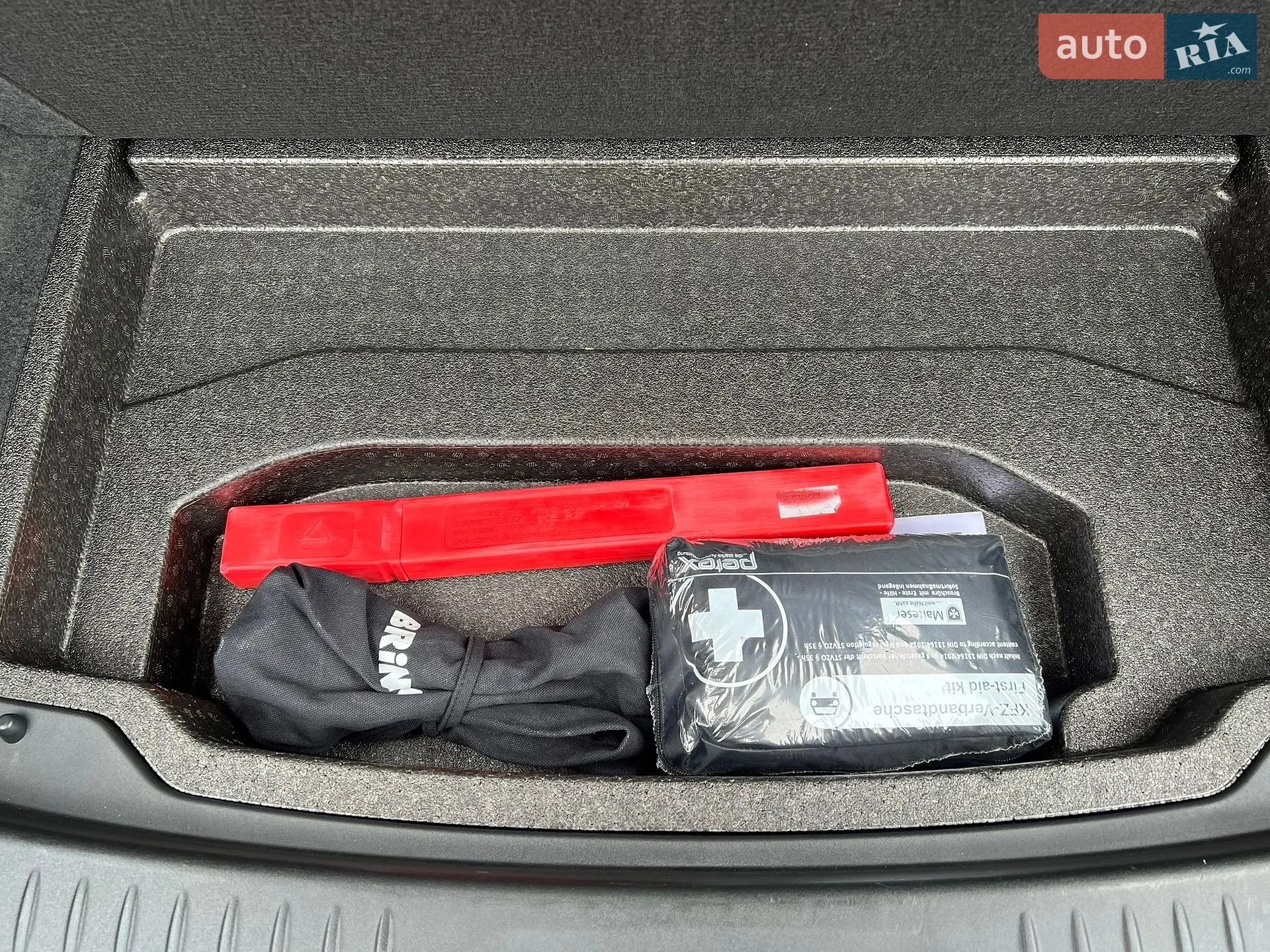 2019 Jaguar I-Pace - мініатюра 26