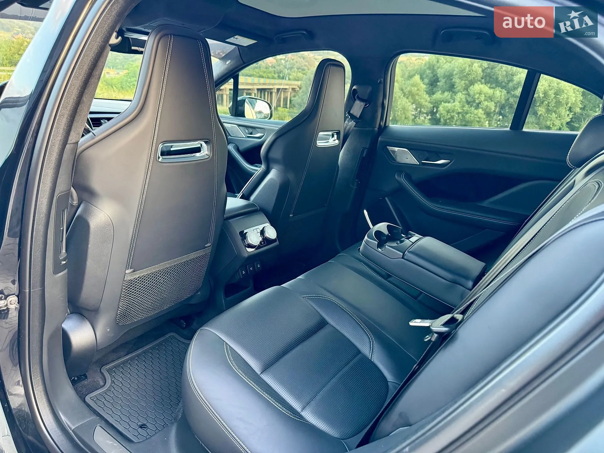 2019 Jaguar I-Pace - мініатюра 31