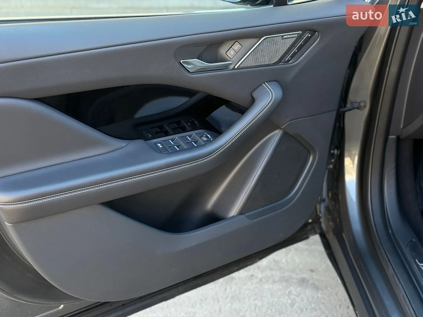 2019 Jaguar I-Pace - мініатюра 15