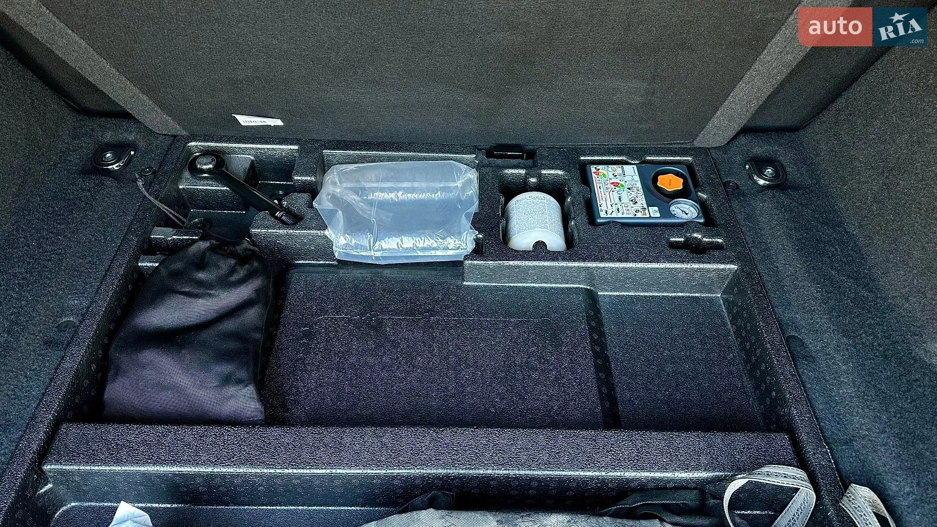 2021 Jaguar I-Pace - мініатюра 31