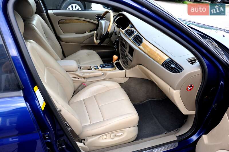 Седан Jaguar S-Type 2001 в Львові